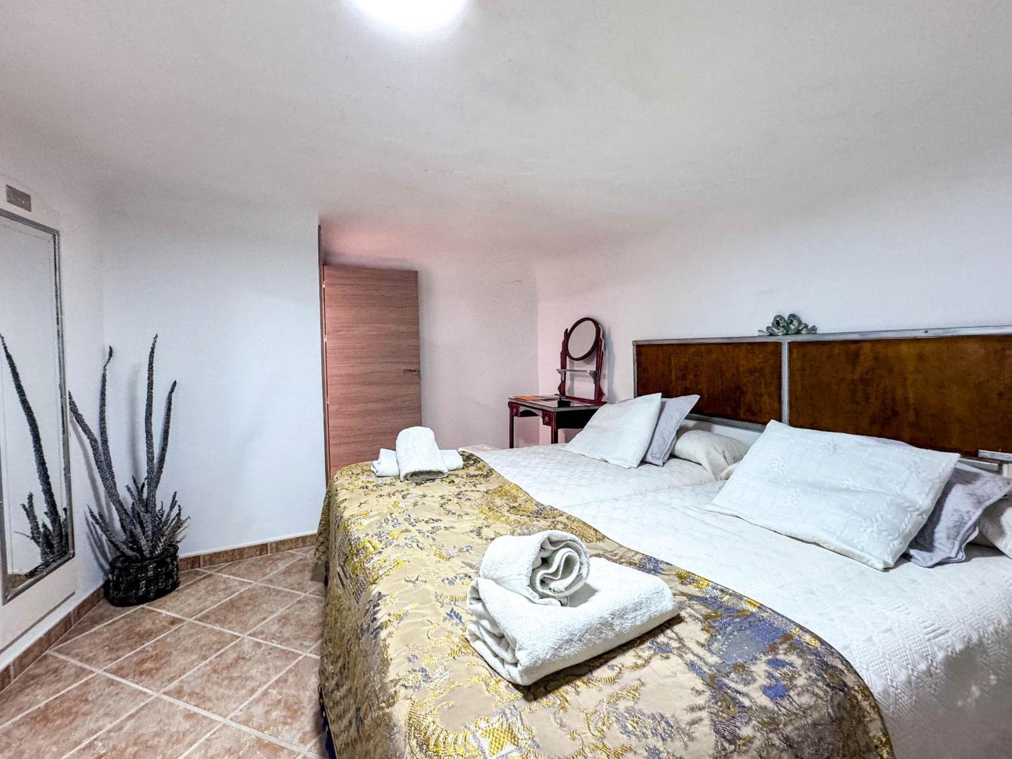 Casa Cueva Rural Vico Ideal Grandes Grupos Freila Dış mekan fotoğraf
